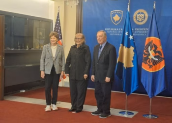 Presidentja Shiroka-Pula pret në takim senatorët amerikanë Shaheen dhe Durbin