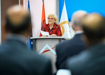 Presidentja Shiroka Pula vlerëson kontributin shkencor të Hivzi Islamit në 80-vjetorin e lindjes