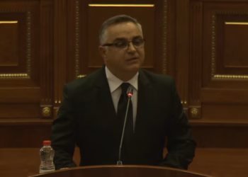 Besnik Tahiri kërkon dorëheqje dhe shkarkime pas vrasjes së Arlinda Zekajt: Nuk mjaftojnë vetëm ngushëllimet