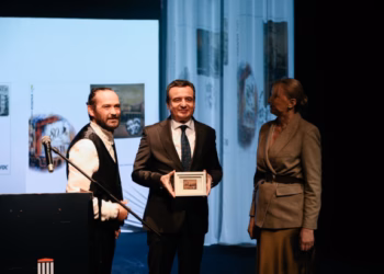 Teatri Kombëtar i Kosovës shënon 80-vjetorin, Posta promovon pullë të veçantë postare